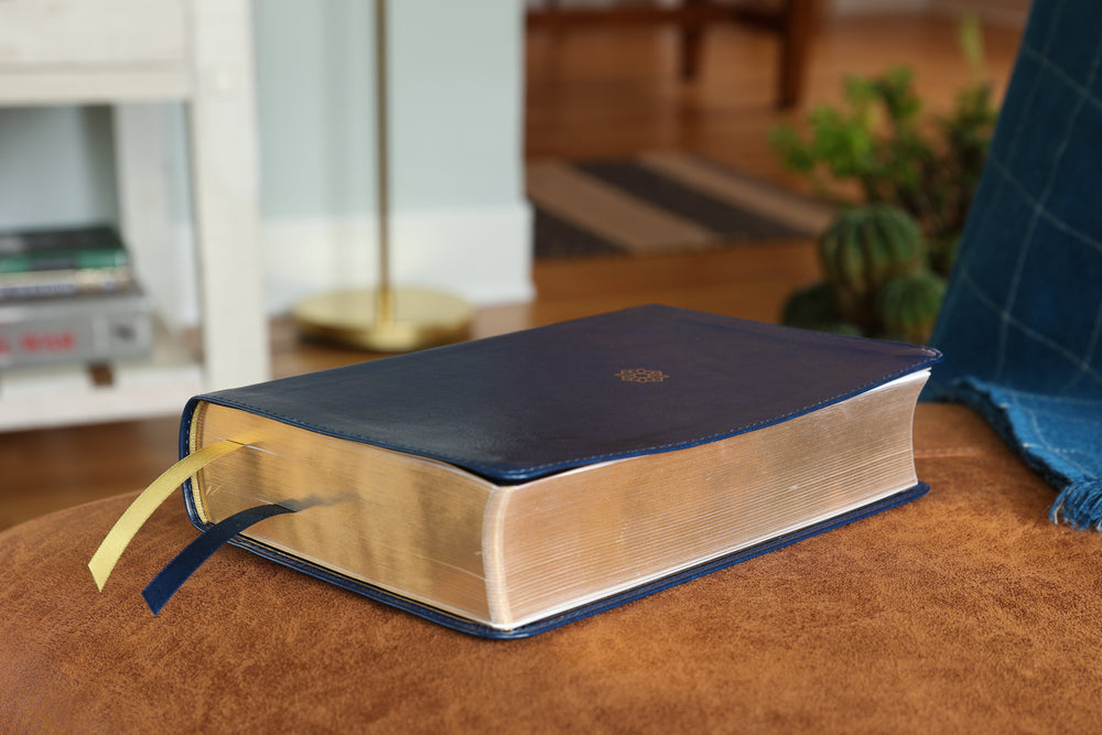 NKJV, Thompson Chain-Reference Bible, Handy Size, Red Letter, Comfort Print - Leathersoft™